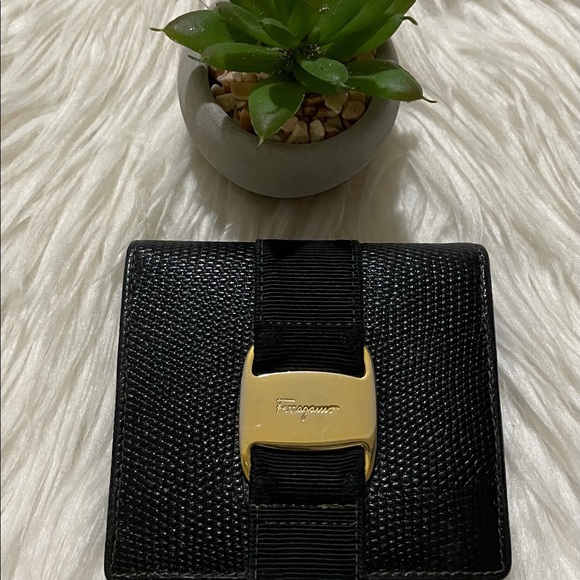 ⚜️SALVATORE FERRAGMO LADIES       BIFOLD WALLET⚜️ - Picture 3 of 3